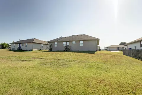 Exterior - 107 Cherry Ave, Clever, MO 65631 photo 6 of 7