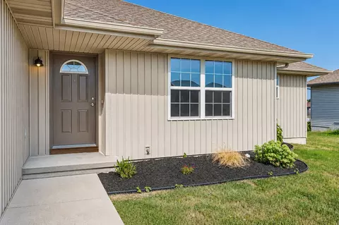 Exterior - 107 Cherry Ave, Clever, MO 65631 photo 3 of 7