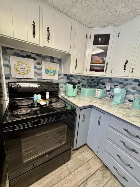 Kitchen - 4 Cedar St, Greenfield, MO 65661 photo 2 of 5
