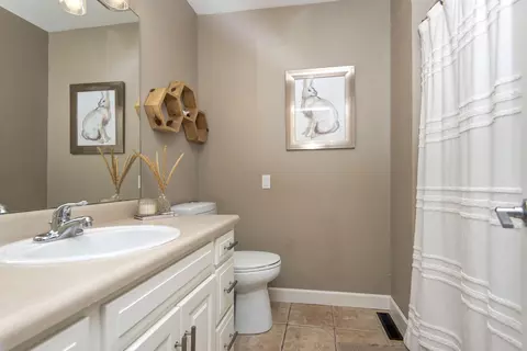 Bath - 1245 E Highpoint St, Springfield, MO 65804 photo 2 of 3