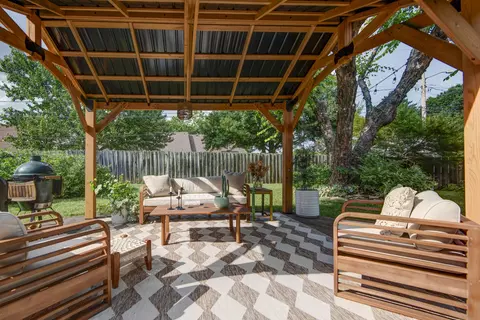 Exterior - 1245 E Highpoint St, Springfield, MO 65804 photo 6 of 11