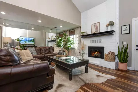 Living - 1245 E Highpoint St, Springfield, MO 65804 photo 4 of 6