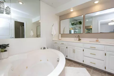 Bath - 1245 E Highpoint St, Springfield, MO 65804 photo 1 of 3