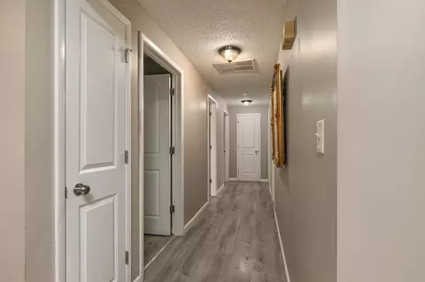 Entry Way - 2504 S Mccann Ave, Springfield, MO 65804 photo 4 of 5