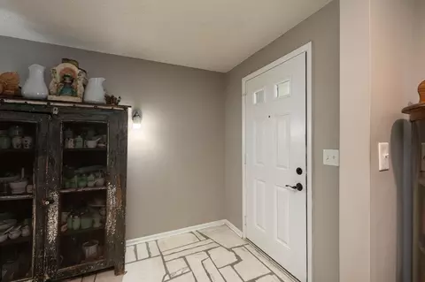 Entry Way - 2504 S Mccann Ave, Springfield, MO 65804 photo 1 of 5