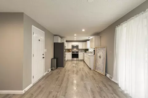 Entry Way - 2504 S Mccann Ave, Springfield, MO 65804 photo 3 of 5