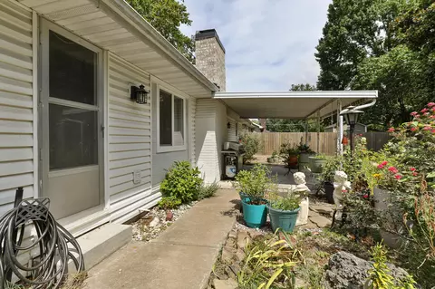 Exterior - 2504 S Mccann Ave, Springfield, MO 65804 photo 5 of 8