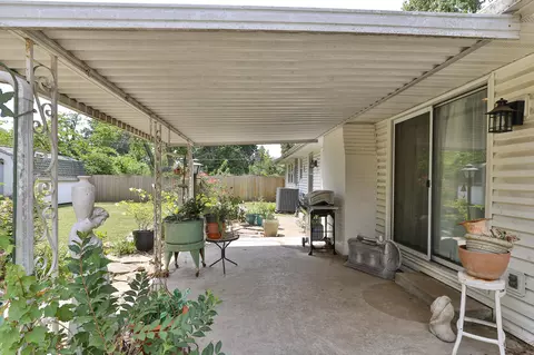 Exterior - 2504 S Mccann Ave, Springfield, MO 65804 photo 4 of 8