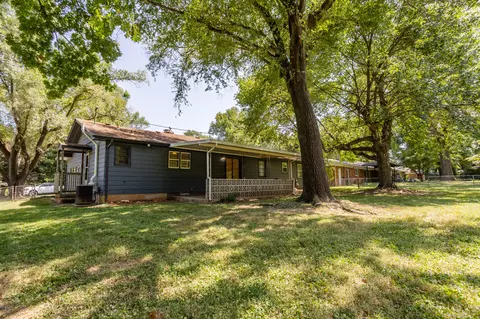Exterior - 2123 S Prairie Ln, Springfield, MO 65804 photo 2 of 8