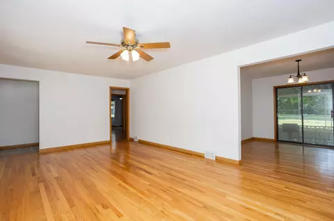 Living - 2123 S Prairie Ln, Springfield, MO 65804 photo 2 of 5