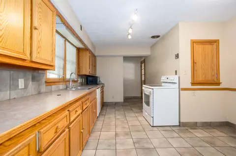 Kitchen - 2123 S Prairie Ln, Springfield, MO 65804 photo 2 of 2