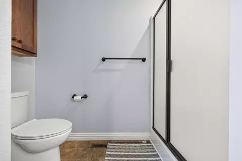 Bath - 253 E Grace St, Republic, MO 65738 photo 5 of 6