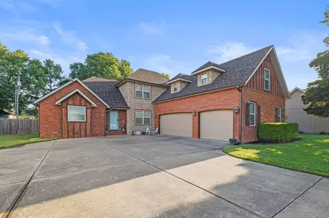 Exterior - 253 E Grace St, Republic, MO 65738 photo 4 of 10