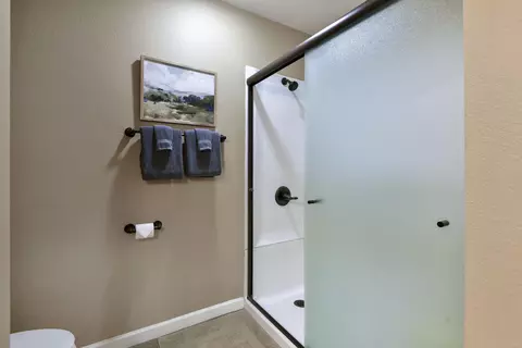 Bath - 169 Highland Dr #8, Branson, MO 65616 photo 2 of 4