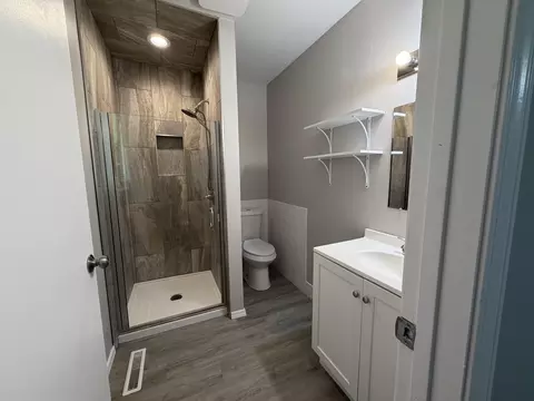 Bath - 3205 W Marty St, Springfield, MO 65810 photo 4 of 4