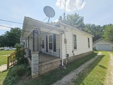 Exterior - 827 S Missouri Ave, Springfield, MO 65806 photo 2 of 5