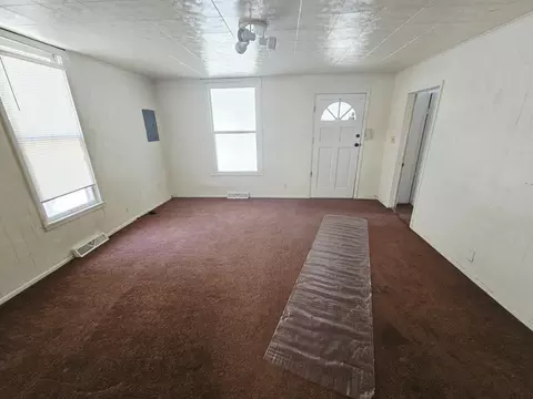 Living - 827 S Missouri Ave, Springfield, MO 65806 photo 1 of 1