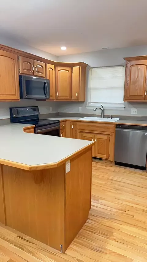 Kitchen - 1986 W Sexton Dr, Springfield, MO 65810 photo 6 of 6