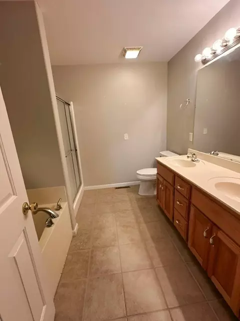 Bath - 1986 W Sexton Dr, Springfield, MO 65810 photo 1 of 4