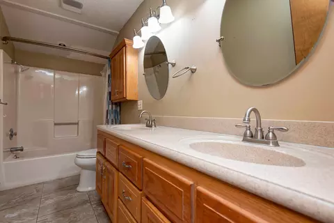 Bath - 2644 N Marion Ave, Springfield, MO 65803 photo 1 of 2