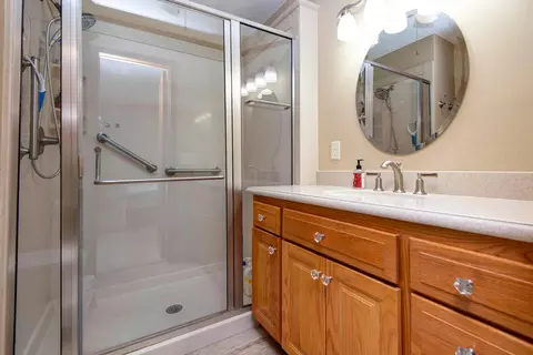 Bath - 2644 N Marion Ave, Springfield, MO 65803 photo 2 of 2