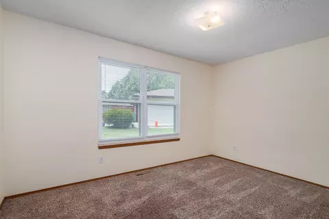 Bedroom - 515 W Edgewood St, Springfield, MO 65807 photo 3 of 4