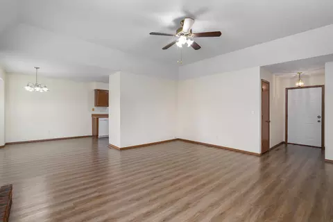 Living - 515 W Edgewood St, Springfield, MO 65807 photo 2 of 3