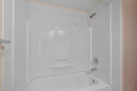 Bath - 515 W Edgewood St, Springfield, MO 65807 photo 3 of 3