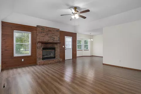 Living - 515 W Edgewood St, Springfield, MO 65807 photo 1 of 3