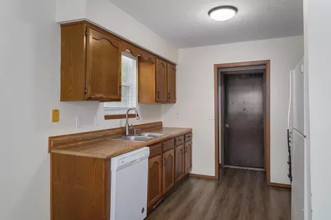 Kitchen - 515 W Edgewood St, Springfield, MO 65807 photo 1 of 3