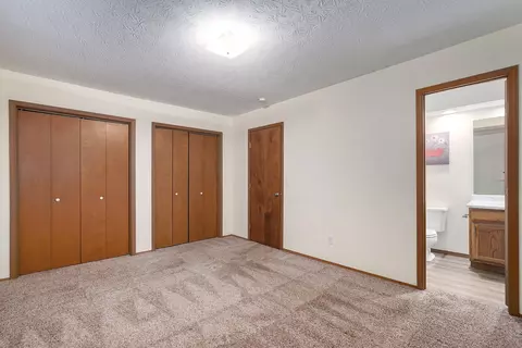 Bedroom - 515 W Edgewood St, Springfield, MO 65807 photo 2 of 4