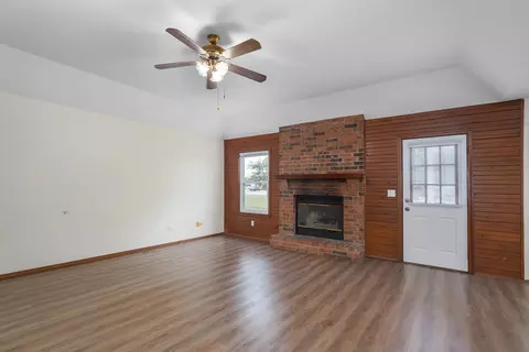 Living - 515 W Edgewood St, Springfield, MO 65807 photo 3 of 3