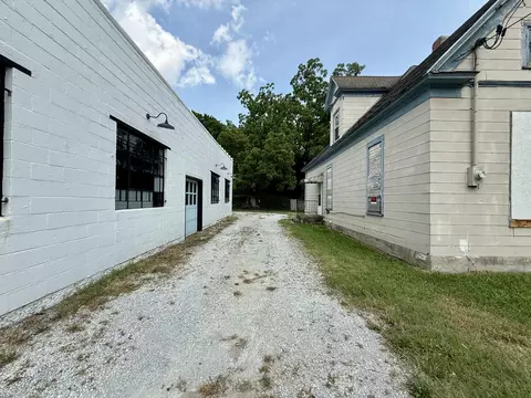 Exterior - 1908 N National Ave, Springfield, MO 65803 photo 4 of 10