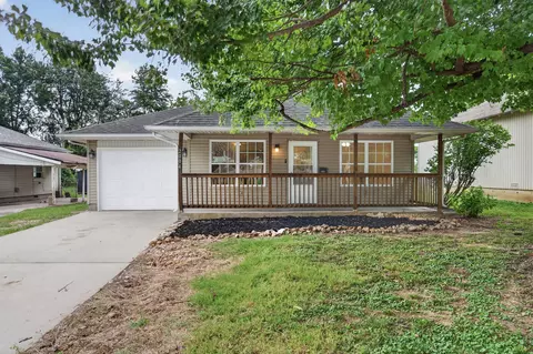 2004 E Cairo St, Springfield, MO 65802