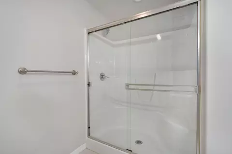 Bath - 5627 W Pecan St, Springfield, MO 65802 photo 2 of 4