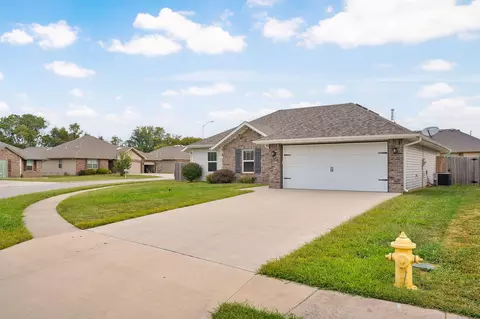 Exterior - 5627 W Pecan St, Springfield, MO 65802 photo 10 of 11