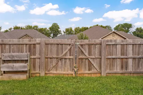 Exterior - 5627 W Pecan St, Springfield, MO 65802 photo 7 of 11