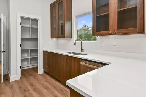 Kitchen - 606 E Oak Leaf Ct, Nixa, MO 65714 photo 2 of 5