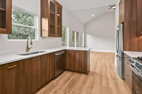 Kitchen - 606 E Oak Leaf Ct, Nixa, MO 65714 photo 3 of 5