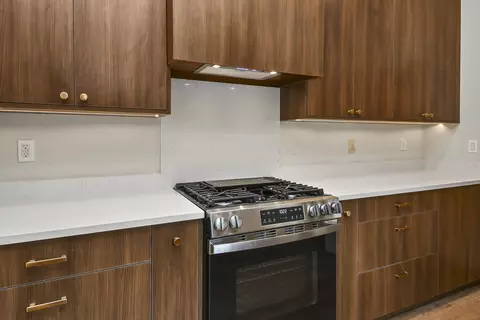 Kitchen - 606 E Oak Leaf Ct, Nixa, MO 65714 photo 4 of 5