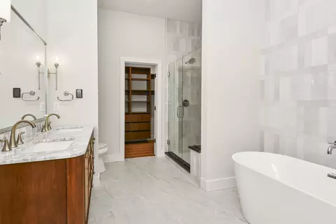 Bath - 606 E Oak Leaf Ct, Nixa, MO 65714 photo 1 of 8