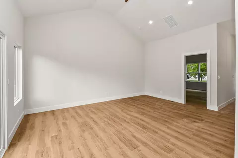 Living - 606 E Oak Leaf Ct, Nixa, MO 65714 photo 4 of 6