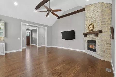 Living - 110 Carnoustie Ct, Branson, MO 65616 photo 4 of 5
