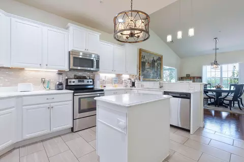 Kitchen - 160 Rue De Villas Cir, Branson, MO 65616 photo 1 of 3