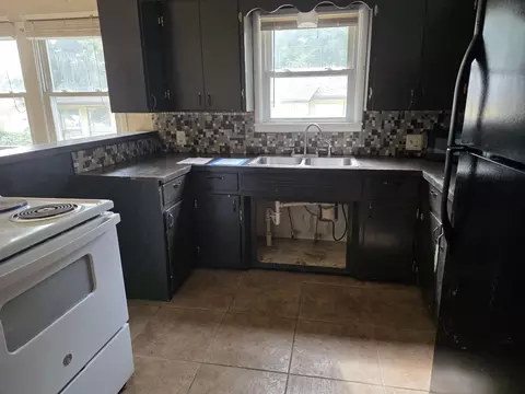 Kitchen - 611 S Harrison Ave, Aurora, MO 65605 photo 2 of 2