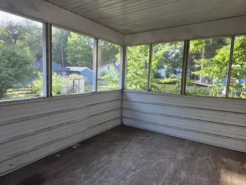 Exterior - 611 S Harrison Ave, Aurora, MO 65605 photo 3 of 6