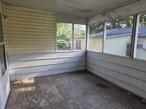Exterior - 611 S Harrison Ave, Aurora, MO 65605 photo 4 of 6