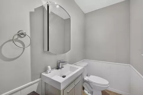 Bath - 2535 W Katella Ln, Springfield, MO 65807 photo 1 of 3