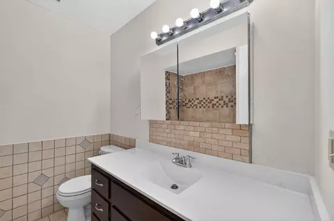 Bath - 2535 W Katella Ln, Springfield, MO 65807 photo 2 of 3