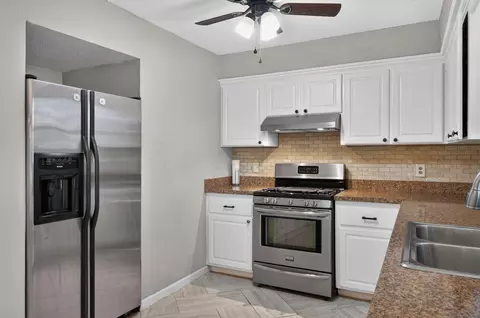 Kitchen - 2535 W Katella Ln, Springfield, MO 65807 photo 3 of 4